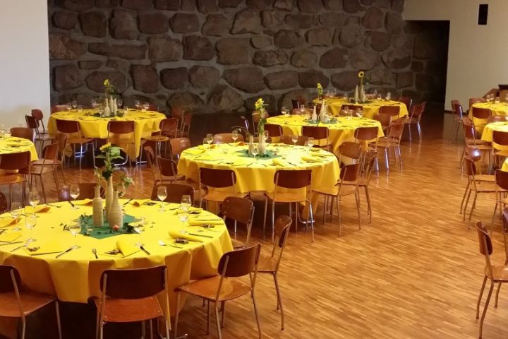 Festlich gedeckter Saal